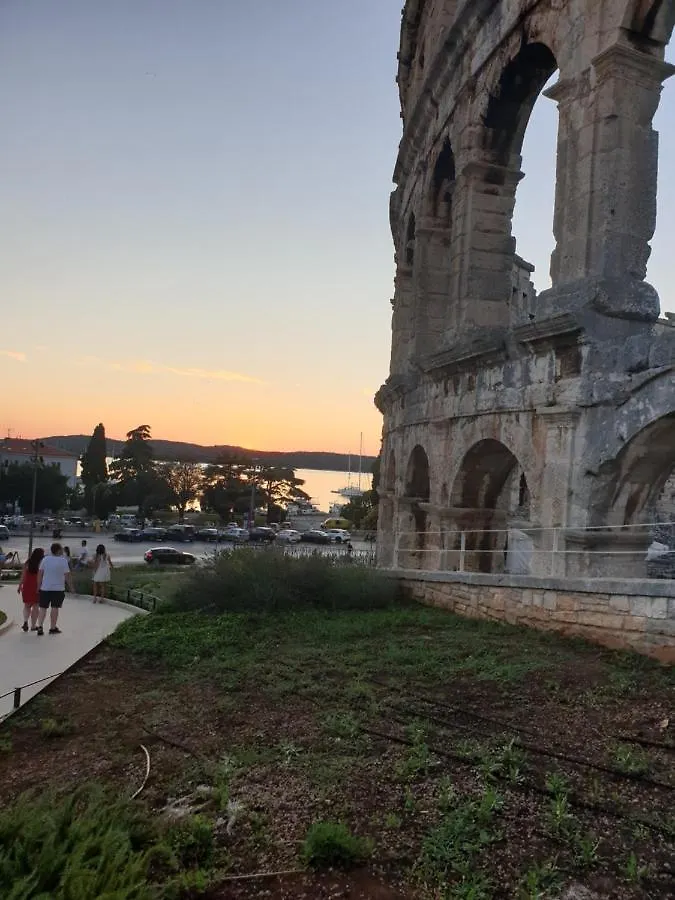 Apartment For Two Pula 0*,